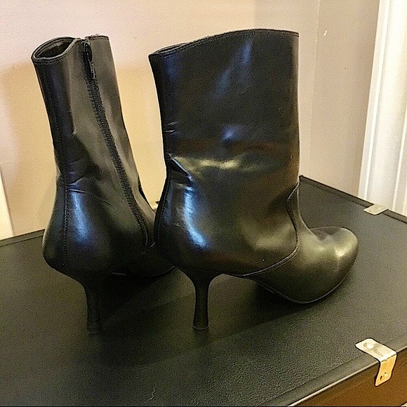 Gorgeous Ann Marino Black Boots - Picture 4 of 8